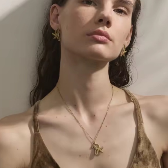 Seahorse Starfish Crystal 18K Gold Stainless Steel Waterproof Jewelry Set - Picture 4 of 16